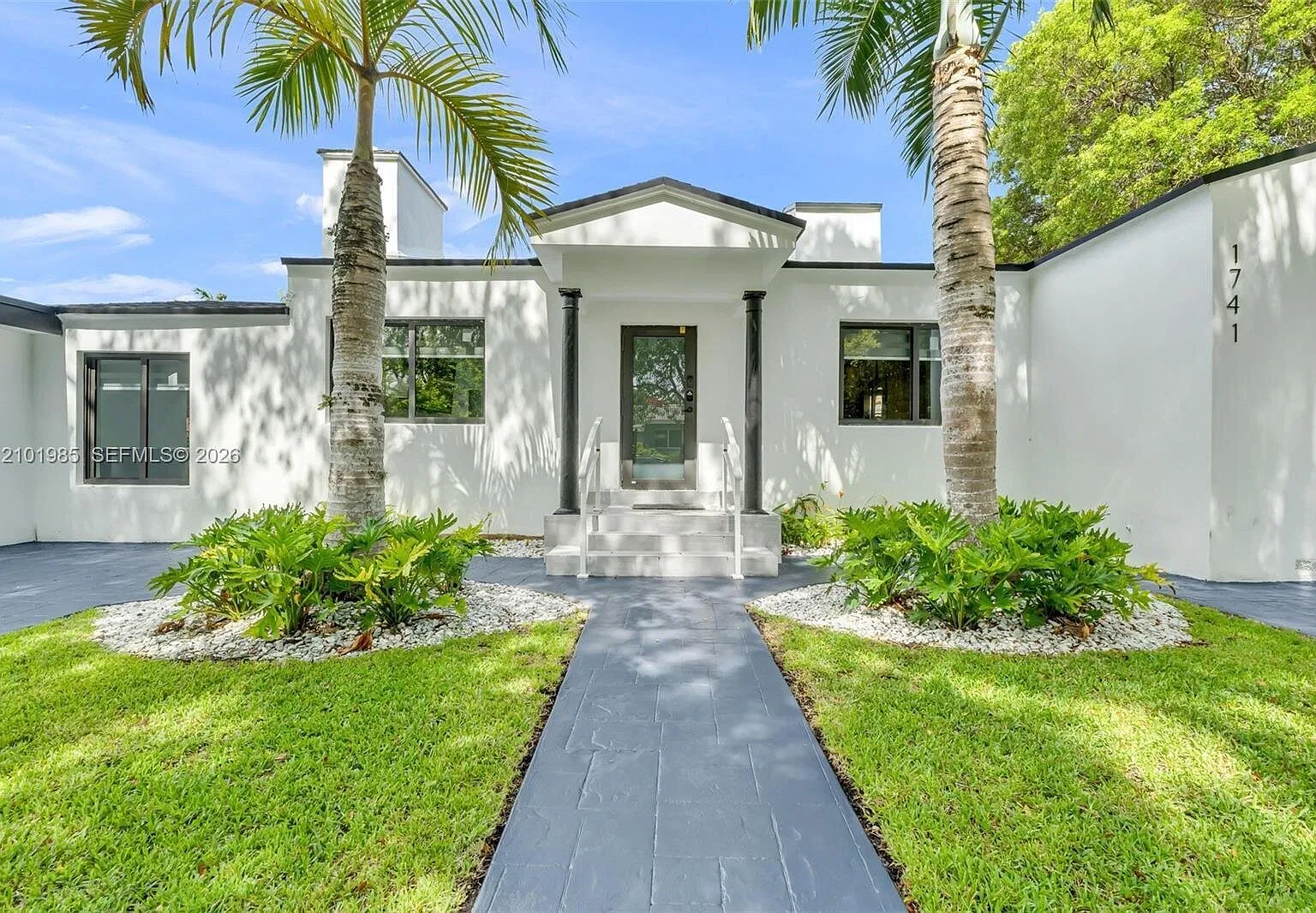 1741 SW 17th Ct — Photo 1