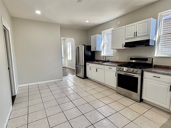 2nd image of 434-436 Franklin St #1