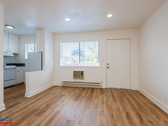 3rd image of 5520 Camden Ave #4
