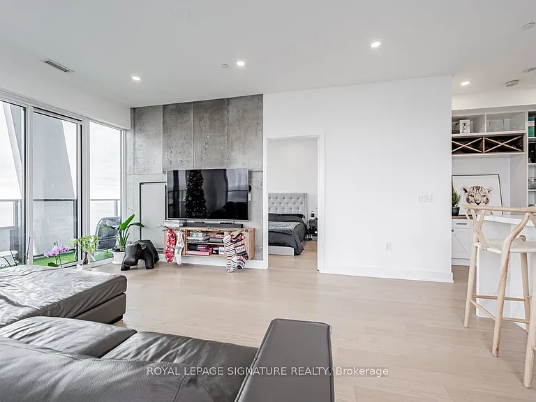 20 Shore Breeze Dr #LPH05B — Photo 16