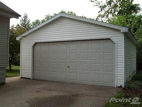 4th image of 1320 Putnam Ave