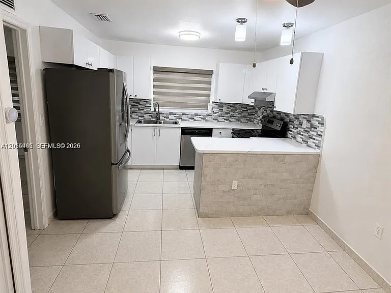 242 E 3rd St #205 — Photo 6