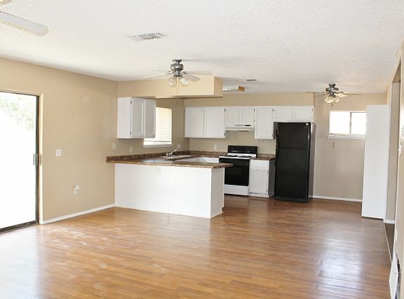 4th image of 900 E La Paloma Ln