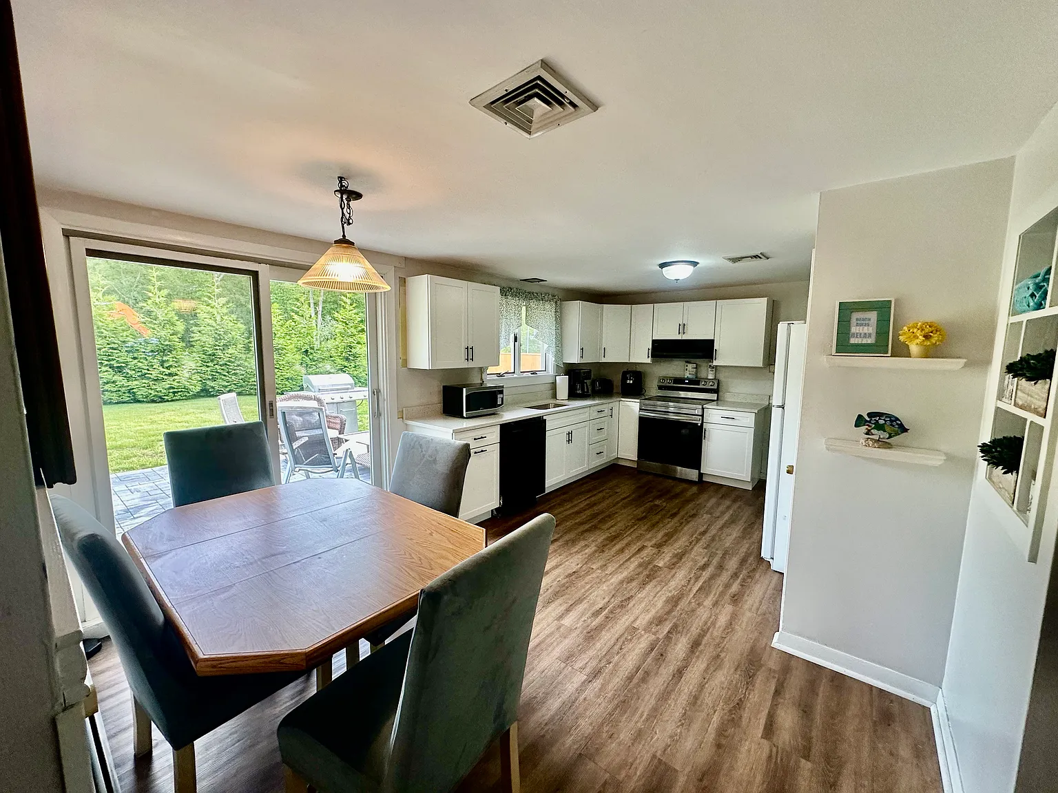 3 bed, 960 sqft, $3,000 — Photo 2