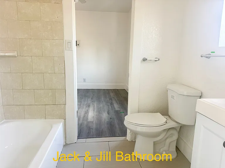 206 1/2 W 52nd Pl #206-1/2 — Photo 9