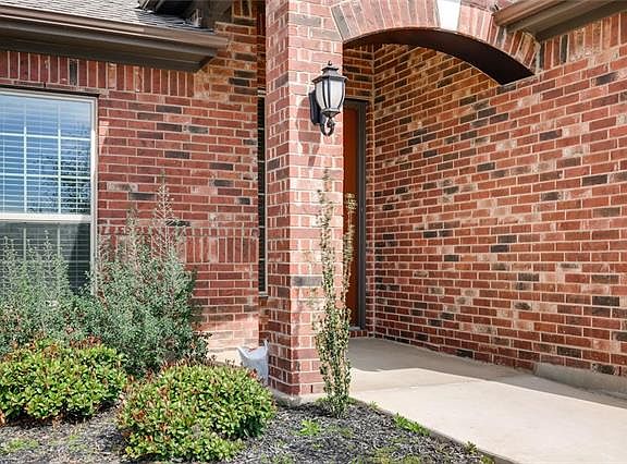 4th image of 2700 Enza Ct