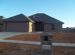 1012 SW 43rd St, Moore, OK 73160