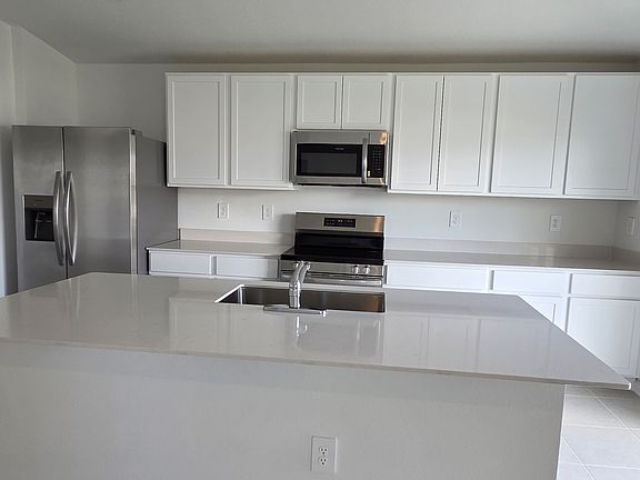 5th image of 295 Artemis St