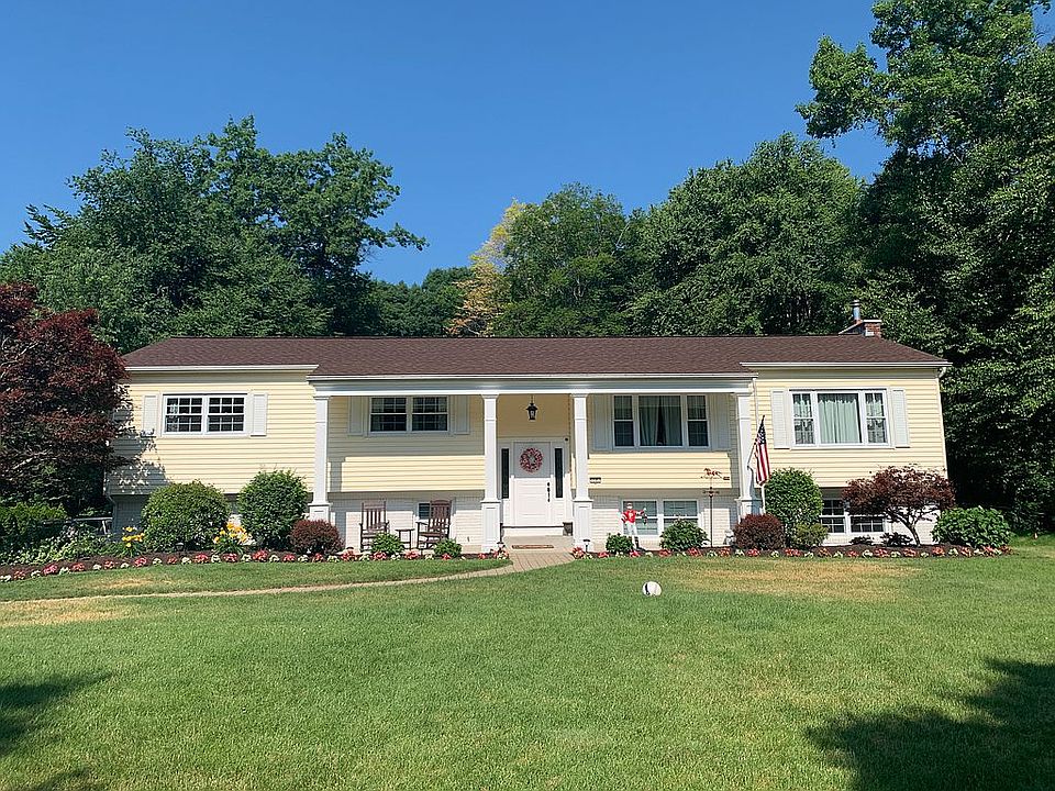 1st image of 10 Sweet Brier Dr