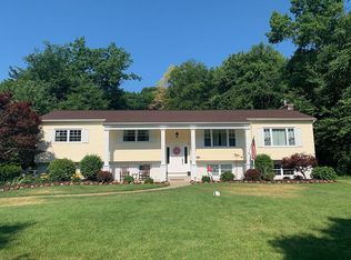 10 Sweet Brier Dr, Ballston Lake, NY 12019