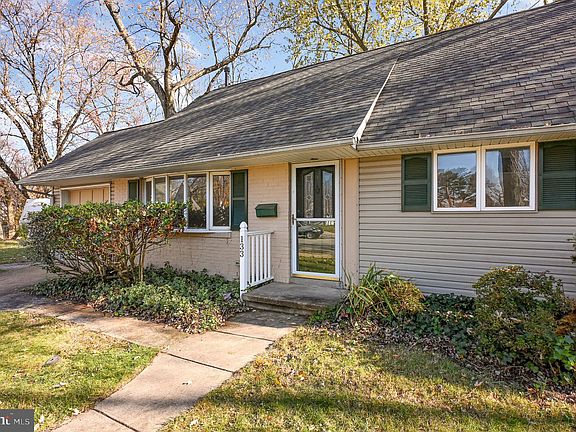 5th image of 133 S Meadow Dr