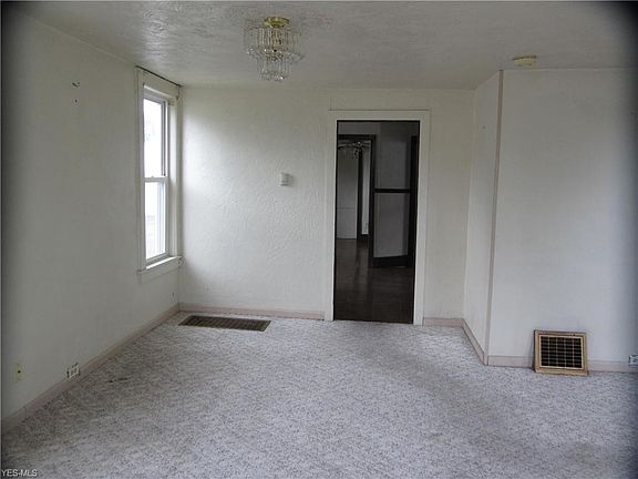 3rd image of 1623 W 22nd St