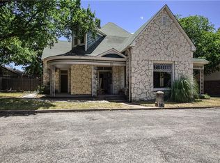 211 W Pearl St, Granbury, TX 76048