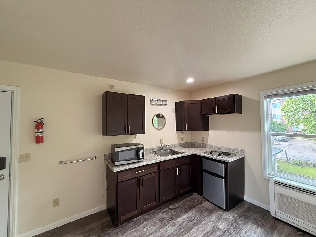 1 bed, $890 — Photo 2