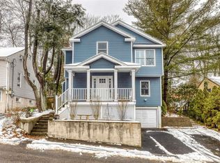 7 Sandy Hollow Ln, Port Washington, NY 11050