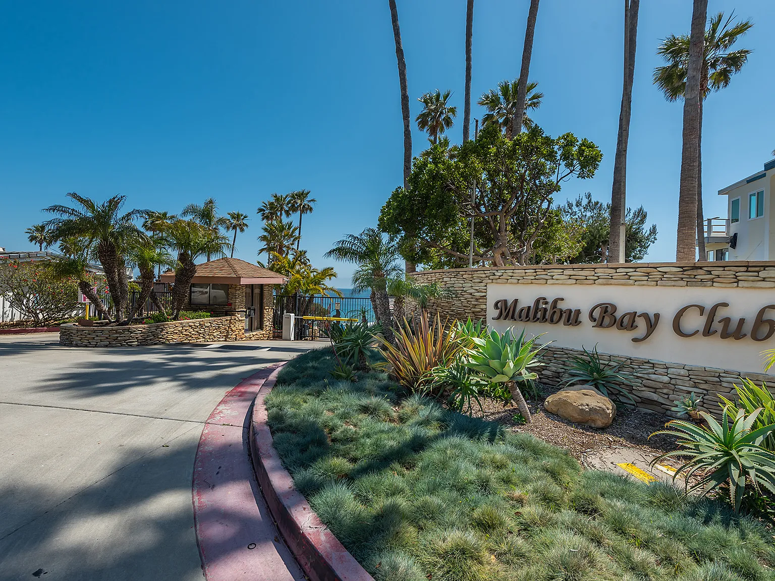 11844 Beach Club Way — Photo 2