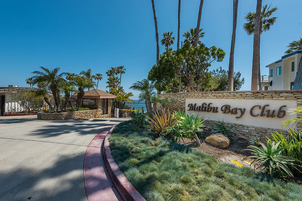 Building Photo - 11844 Beach Club Way