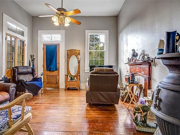 3rd image of 601 Bartholomew St
