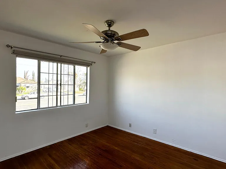 2133 N Buena Vista St — Photo 28