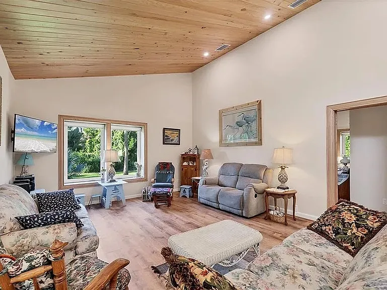 440 Ochre Ln — Photo 9