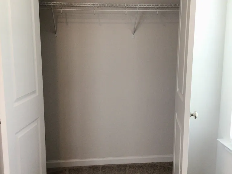 605 Hampton Dr — Photo 9
