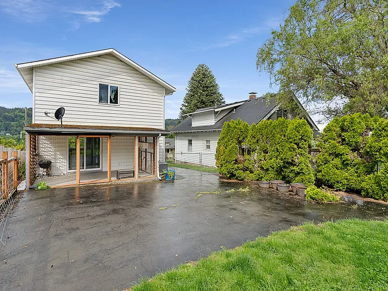 9831 N Edison St — Photo 22