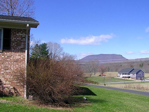 4th image of 107 Mooreland Blvd