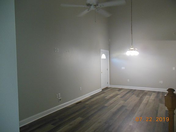 4th image of 105 Hilldale Cir