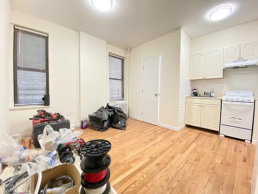 Rented by Voro Purple LLC | media 16