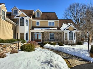 22 Brookside Dr, Titusville, NJ 08560