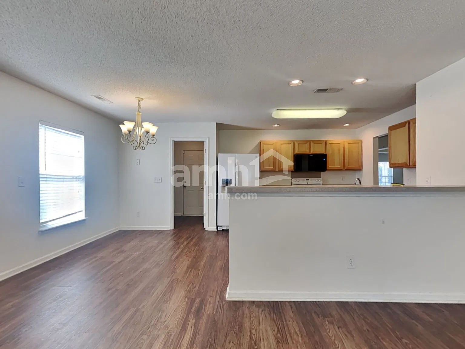 5 bed, 2.5 bath, 2596 sqft, $2,910 — Photo 3