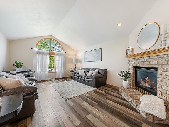 2nd image of 2521 Bishops Ln