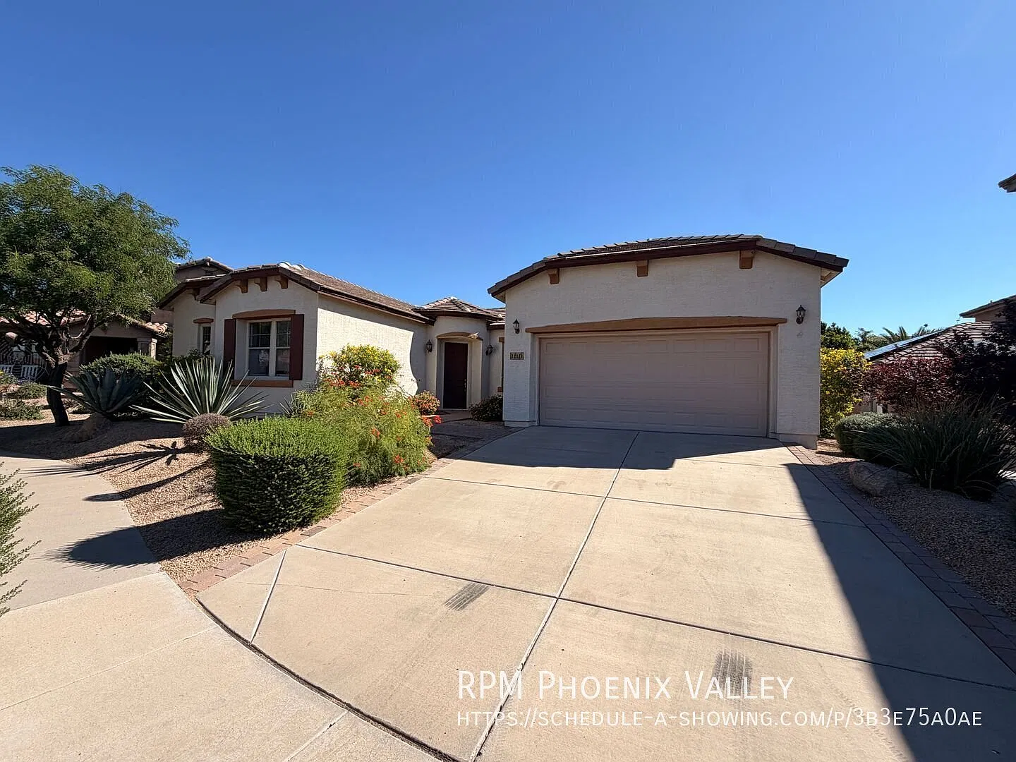 Nicely Upgraded Single Story 4/3 Surprise Home w/Pool *Gated* Community! — Photo 2