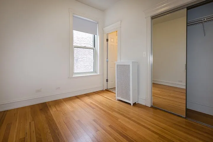 5706-10 S. Blackstone Ave — Photo 17