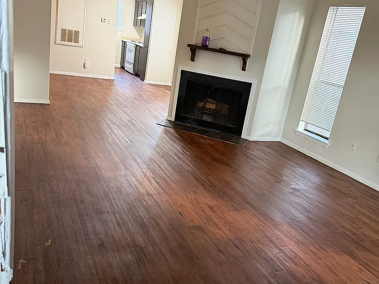 1901 W Loop #B — Photo 3