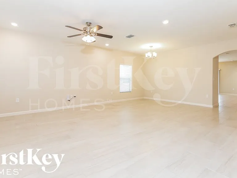 1051 Peta Way — Photo 4