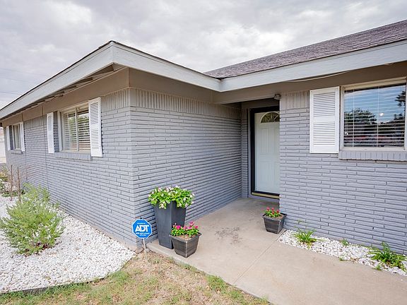 2nd image of 1601 Cimmaron Dr