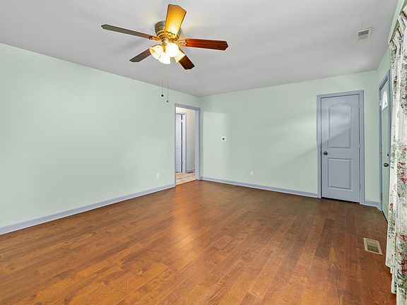 5th image of 720 N Wayne St
