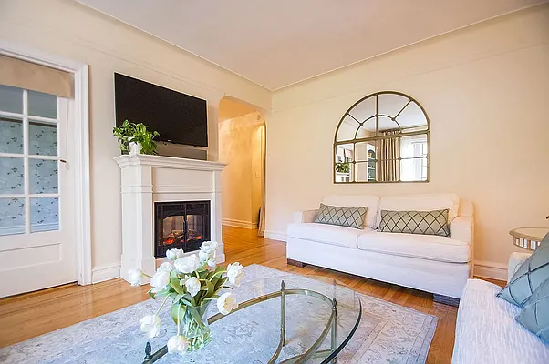 Rented by Rhona Realty | media 3