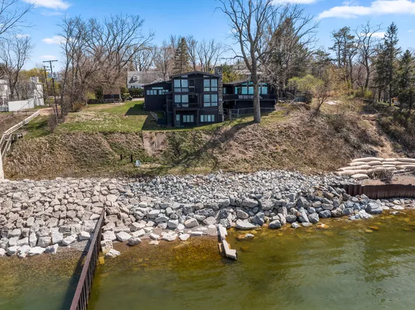 47027 Lake View Ave, New Buffalo, MI 49117