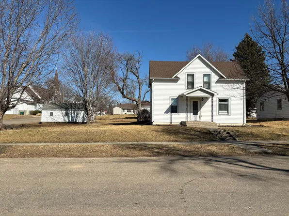 109 N Prairie St, Hendricks, MN 56136