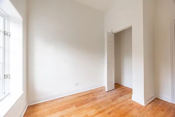 1st image of 3108 N Harding Ave #1W