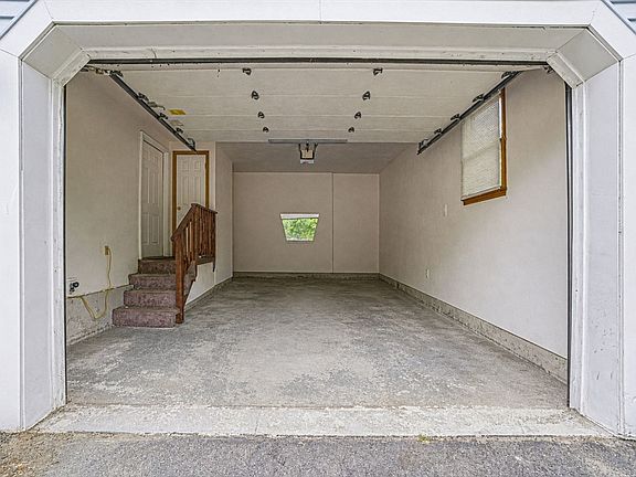 5th image of 229 Summer St