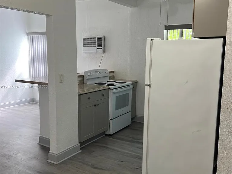 1322 SW 7th St #8 — Photo 13