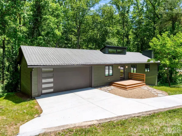 17 Muirfield Dr, Arden, NC 28704