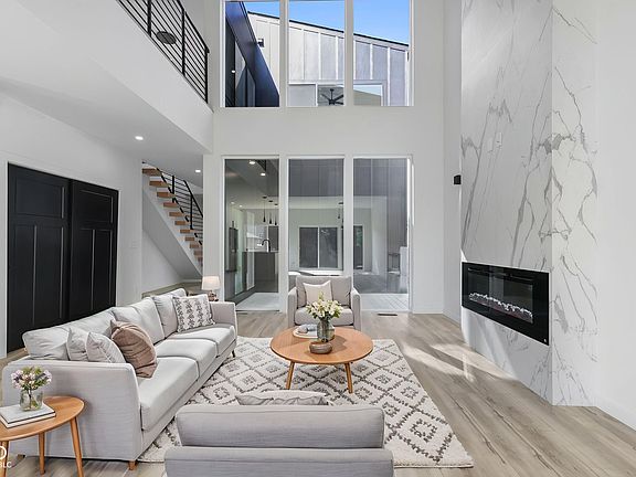 3rd image of 1167 Villa Ave