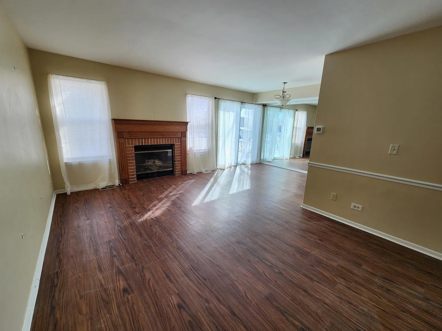 2 bed, 2.5 bath, 1174 sqft, $2,600 — Photo 3