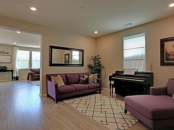 2nd image of 4724 Sweeney Cir