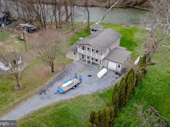 450 Creek Ln, Lenhartsville, PA 19534