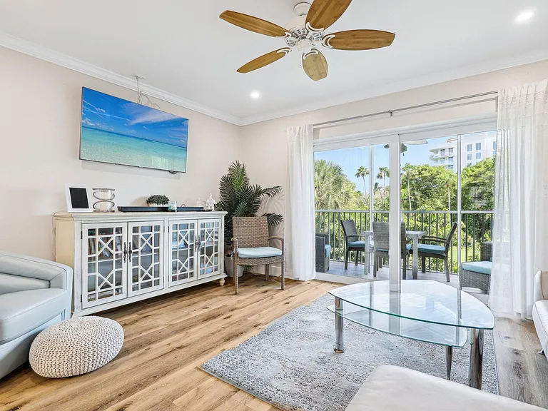 200 E Royal Palm Rd — Photo 19